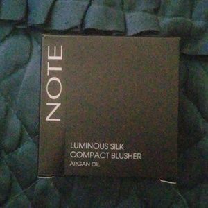 Luminous Silk Compact Blusher